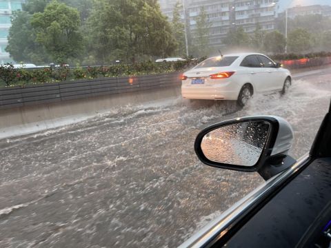 湖北暴雨下的歡樂時光與深厚友情實錄視頻